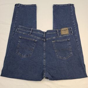 Wrangler Mens StretchJeans Size 40x32 Regular Fit Medium Wash Blue Denim Pockets